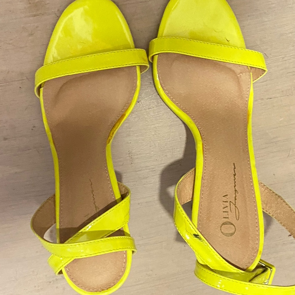 Olivia Ferguson Bright Yellow/Green Around the Ankle a heels size 9